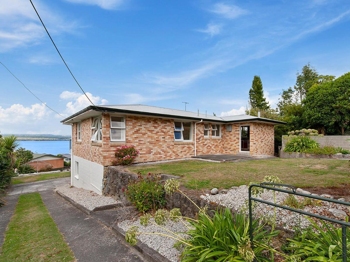 Lofty Lakeviews - Acacia Bay Holiday Home Taupo Ngoại thất bức ảnh